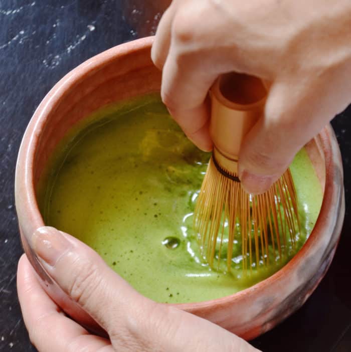 how to make matcha latte whisk with a traditional bamboo whisk