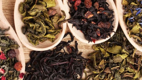 different types of tea in spoons
